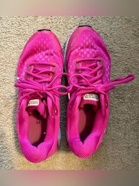 Women’s Size 11 Under Armour Sneakers